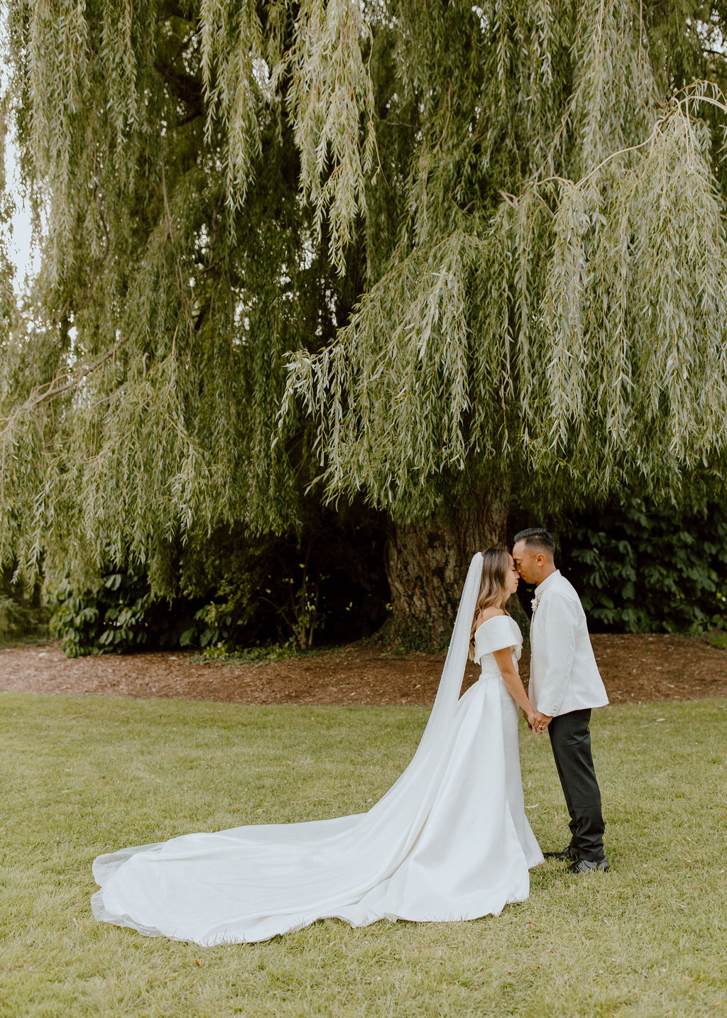 Club Roma St. Catharine's Wedding with Matt & Lisa, Niagara Botanical Gardens, Courtney Marie Imaging